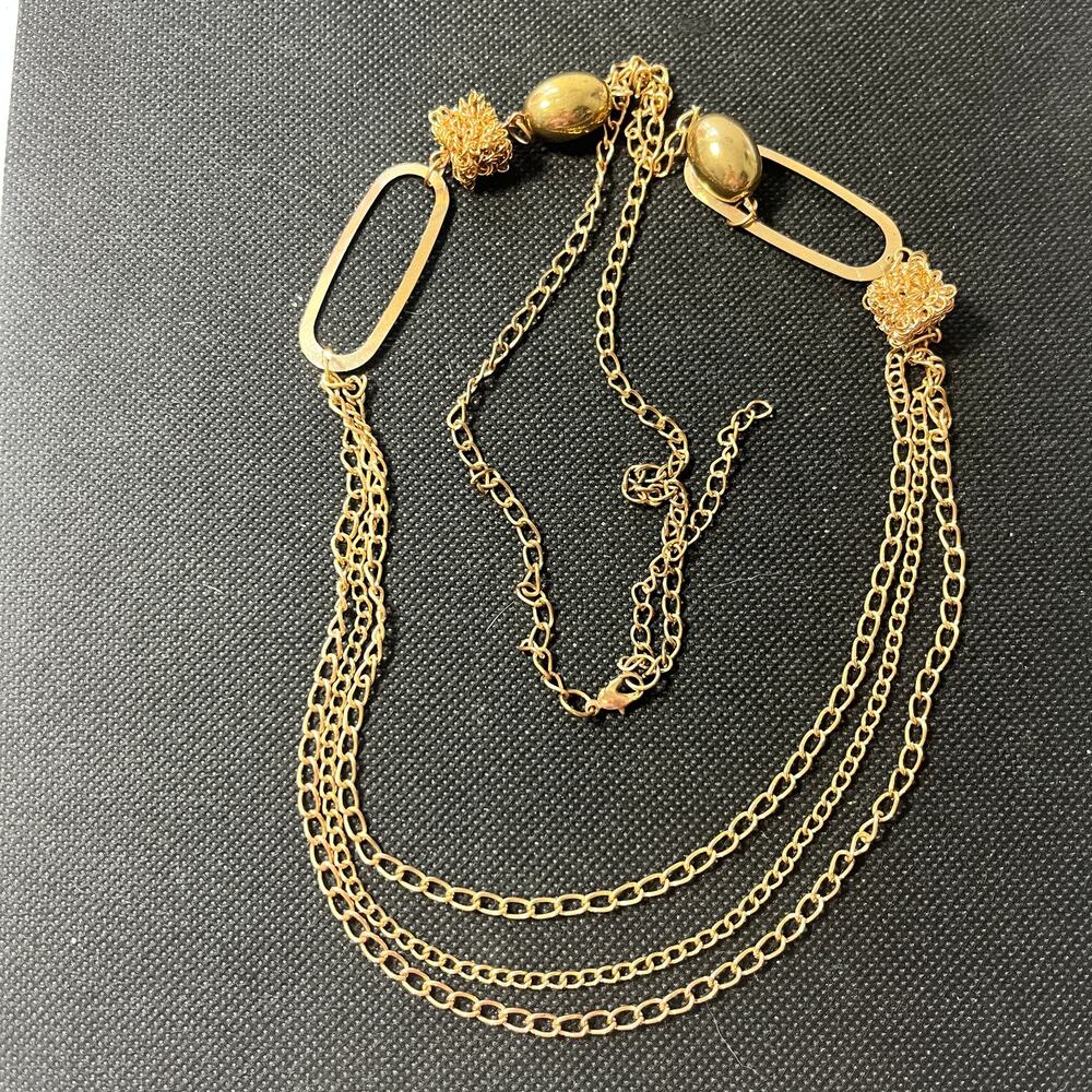 Vintage Gold Tone Paper Clip & Box design necklace